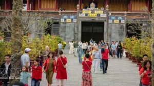Turistas en la ciudad de Hue en los primeros días del Nuevo Año Lunar. (Fuente: VNA)