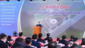 [Foto] Premier asiste al inicio de construcción de escuela primaria de Cam Thach