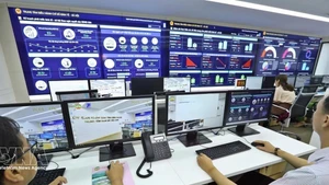 El Centro de Operaciones y Monitoreo Inteligente de la provincia de Binh Phuoc, operativo desde septiembre de 2020, ha desempeñado un papel crucial en el apoyo al desarrollo del gobierno digital. (Fuente: VNA)