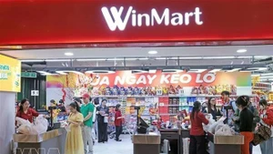 Clientes en el supermercado WinMart. (Fuente: VNA)