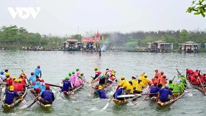 [Foto] Celebran Festival tradicional de carreras de botes en Hue