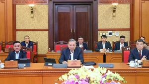 [Foto] Líder partidista de Vietnam dirige reunión del Secretariado para evaluar organización del Tet 2026