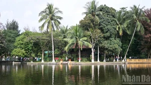 [Foto] Premier de Vietnam rinde homenaje al Presidente Ho Chi Minh en la Casa 67