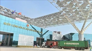 En el puesto fronterizo inteligente de Mong Cai. (Fuente: VNA)