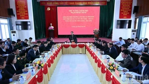 [Foto] Premier de Vietnam se reúne con autoridades locales de las provincias de Lang Son y Cao Bang