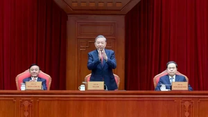 [Foto] Líder partidista se reúne con miembros de subcomités de preparación del XIV Congreso