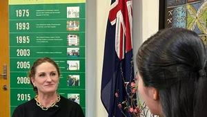 La embajadora de Wellington en Hanói, Caroline Rachel Beresford, responde a la entrevista. (Foto: VNA)