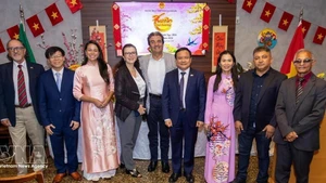 Delegados participantes en la cita (Foto: Cortesía de la Embajada de Vietnam en Brazil)