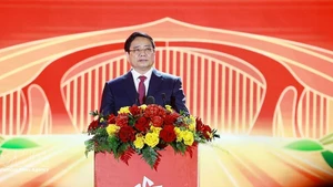 El primer ministro de Vietnam, Pham Minh Chinh, habla en la ceremonia de clausura. (Foto: VNA)
