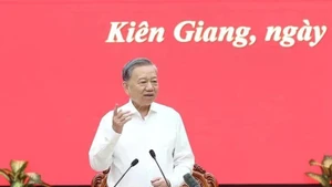 El secretario general del Partido Comunista de Vietnam, To Lam, habla en el evento. (Fuente: VNA) 