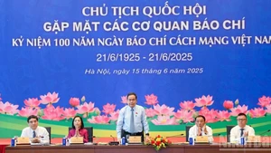 [Foto] Máximo legislador de Vietnam se reúne con dirigentes de órganos periodísticos 