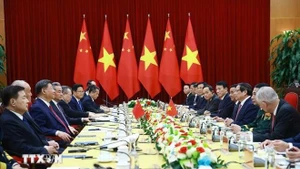 El primer ministro de Vietnam, Pham Minh Chinh, se reunió con el secretario general del Partido Comunista de China y presidente de ese país, Xi Jinping, el 14 de abril de 2025. (Foto: VNA) 