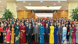 [Foto] Máximo dirigente partidista se reúne con jóvenes parlamentarios vietnamitas