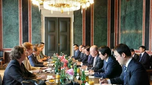 La delegación del PCV se reúne con el segundo presidente del Consejo Nacional Austriaco, Peter Haubner. (Foto: VNA) 