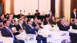 [Foto] Premier vietnamita asiste al Foro de Conexión Empresarial Vietnam-China