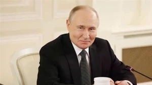 El presidente ruso, Vladímir Putin, en la reunión con jefes de delegaciones de las agencias de noticias OANA y representantes de importantes agencias de medios de comunicación de todo el mundo. (Foto: VNA)