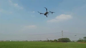 Un dron utilizado para la pulverización de pesticidas en la agricultura (Foto: VNA)