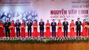 El secretario general del Partido Comunista de Vietnam, To Lam, asiste a la inauguración de la Exposición “Secretario general Nguyen Van Linh: Vida y trayectoria”. (Fuente: VNA) 