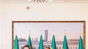La embajadora de Vietnam en Tanzania, concurrente en Addis Abeba, Vu Thanh Huyen, y el presidente de Etiopía, Taye Atske Selassie. (Fuente: VNA)