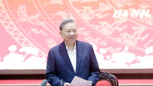 El secretario general del Partido Comunista de Vietnam, To Lam, habla en la conferencia. (Foto: VNA)