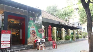 Highlands Coffee, controlada por Jollibee Foods Corporation, contaba con cerca de 928 tiendas a finales de 2025, principalmente en Vietnam. (Foto: VNA)