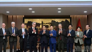 [Foto] Premier vietnamita recibe a delegación de Comisión Europea