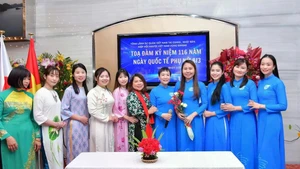 Celebran en Osaka coloquio por Día Internacional de la Mujer.