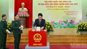 [Foto] Presidente vietnamita vota en el barrio capitalino de Hoan Kiem