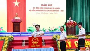 [Foto] Oficiales y soldados en la Región Naval 5 ejercen su derecho al voto en las elecciones legislativas