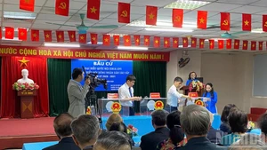 [Foto] Prensa vietnamita garantiza cobertura plena de elecciones legislativas 