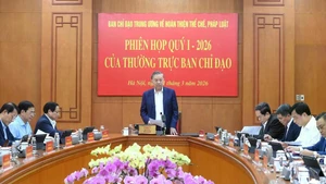 El secretario general del Partido Comunista de Vietnam, To Lam, preside la reunión del primer trimestre de la junta permanente del Comité Directivo para el perfeccionamiento de las instituciones y el sistema jurídico.