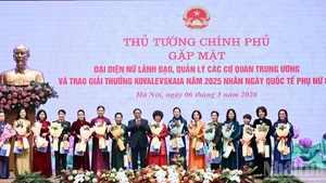 [Foto] Premier entrega Premio Kovalevskaia a mujeres vietnamitas destacadas