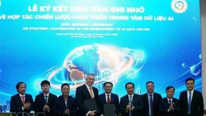 En la firma de un Memorando de Entendimiento de colaboración entre el Departamento de Ciencia y Tecnología de Ciudad de Ho Chi Minh y la empresa Accelerated Infrastructure Capital (AIC). (Fuente: VNA)