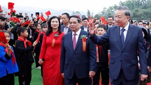 El secretario general del PCV, To Lam, y el premier Pham Minh Chinh acuden a la ceremonia.