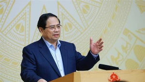 El primer ministro de Vietnam, Pham Minh Chinh, habla en la primera reunión del Comité Directivo Nacional para el despliegue de la Resolución 79. (Foto: VNA)