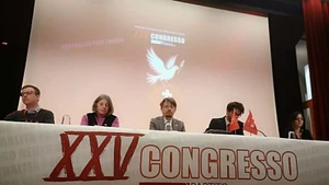 El secretario general del Partido Comunista Suizo, Massimiliano Ay (centro), en un Congreso de la organización. (Foto: VNA)