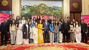 Asistentes al programa. (Foto: Nhan Dan)