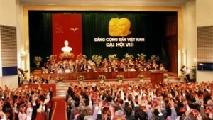 [Foto] Vietnam aceleró proceso de Doi Moi e integración global en período 1996-2005