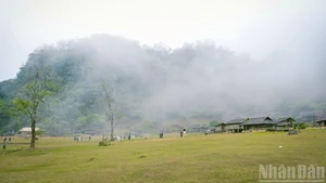 El “pueblo primitivo” de Hang Tau es un destino frecuentado durante las vacaciones por el Año Nuevo 2026.