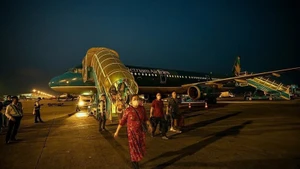 Amplían operaciones de vuelos nocturnos en seis aeropuertos con motivo del Tet. (Foto: VNA)