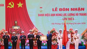 [Foto] Secretario general To Lam condecora a Armada Popular de Vietnam