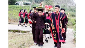 Las ofrendas se preparan con esmero.