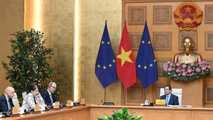 El primer ministro de Vietnam, Pham Minh Chinh, se reúne con representantes de la Unión Europea y embajadores de países de ese bloque en Hanói. (Foto: Nhan Dan)