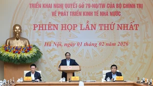El primer ministro de Vietnam, Pham Minh Chinh, interviene en la sesión.