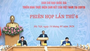 El primer ministro de Vietnam, Pham Minh Chinh, habla en la sesión. (Foto: Nhan Dan)