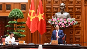 El primer ministro de Vietnam, Pham Minh Chinh, interviene en la reunión.