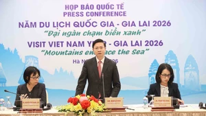 El viceministro de Relaciones Exteriores vietnamita Ngo Le Van interviene en la rueda de prensa. (Foto: VNA)