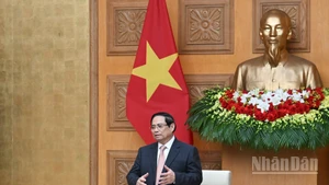 El primer ministro de Vietnam, Pham Minh Chinh, interviene en la reunión. (Foto: Nhan Dan)