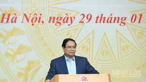 El primer ministro de Vietnam, Pham Minh Chinh, preside la reunión. (Foto: Nhan Dan)