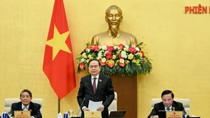 El presidente de la Asamblea Nacional de Vietnam, Tran Thanh Man, habla en la sesión. (Foto: Nhan Dan)